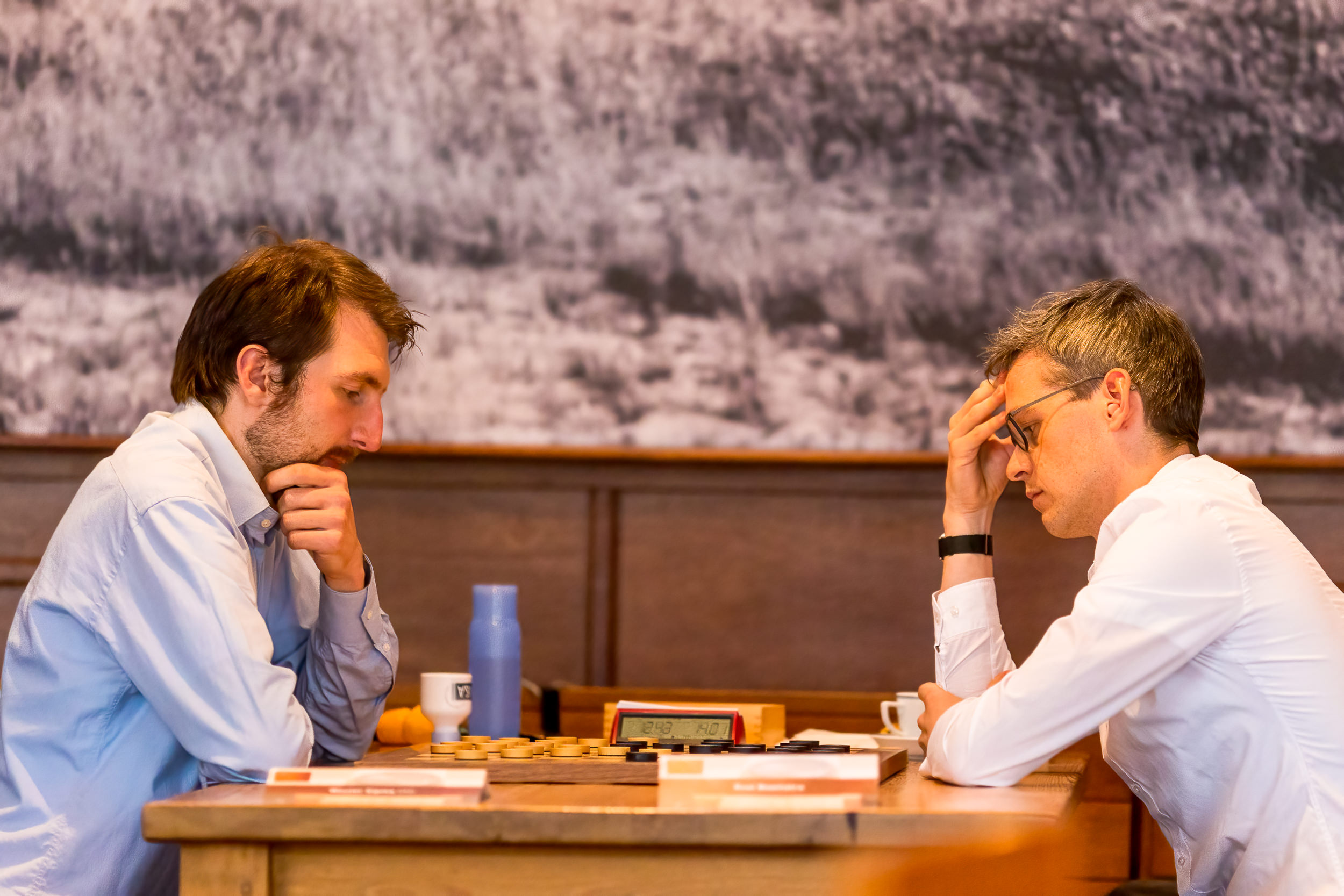 Barrage Sipma (links) tegen Boomstra